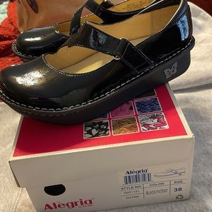 NIB Patent Leather black Alegria shoes. Size 38/ 8-8.5 . Style is Dayna.